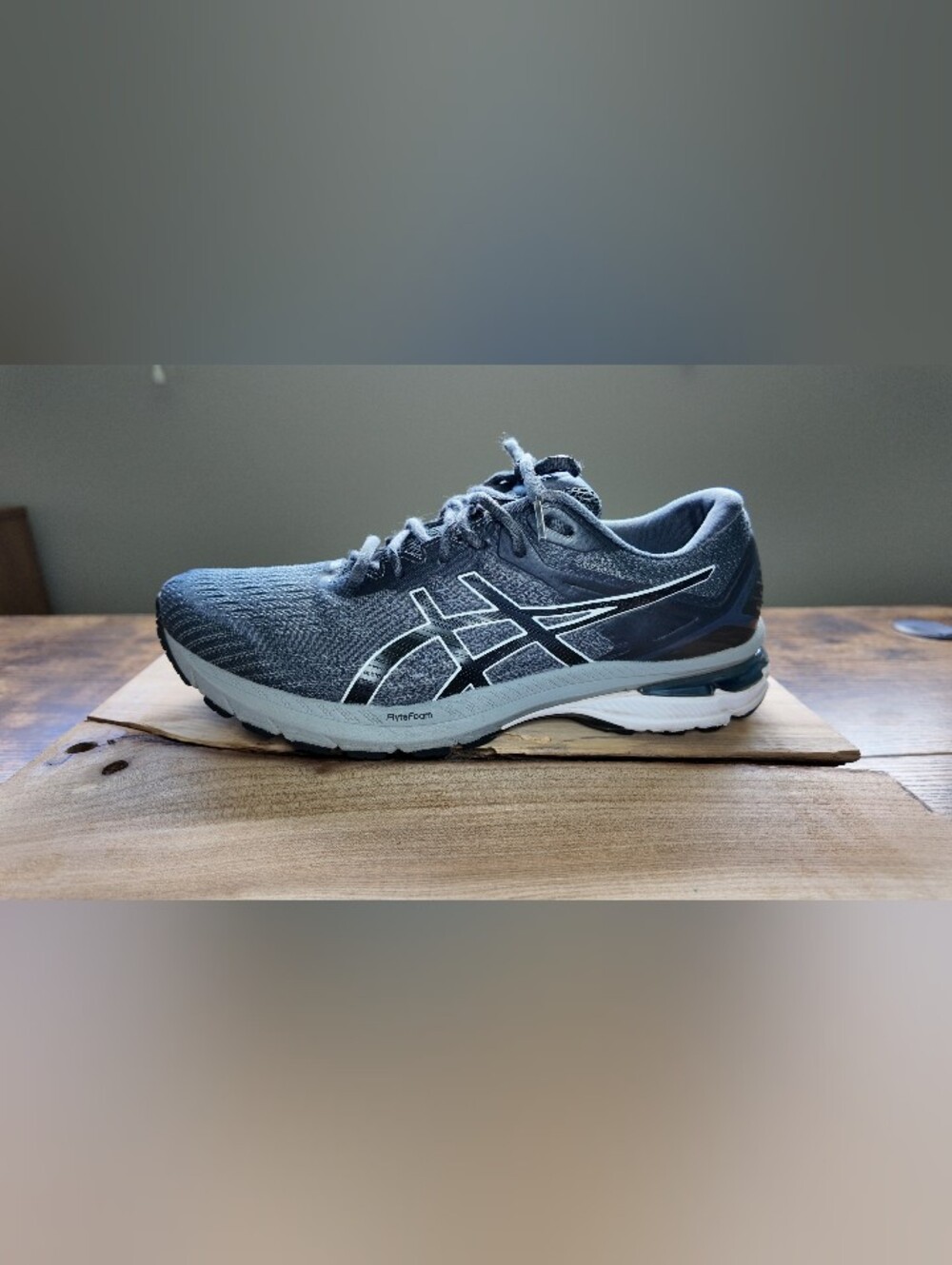 ASICS GT-2000 9 Men's Size 10.5/ Gray